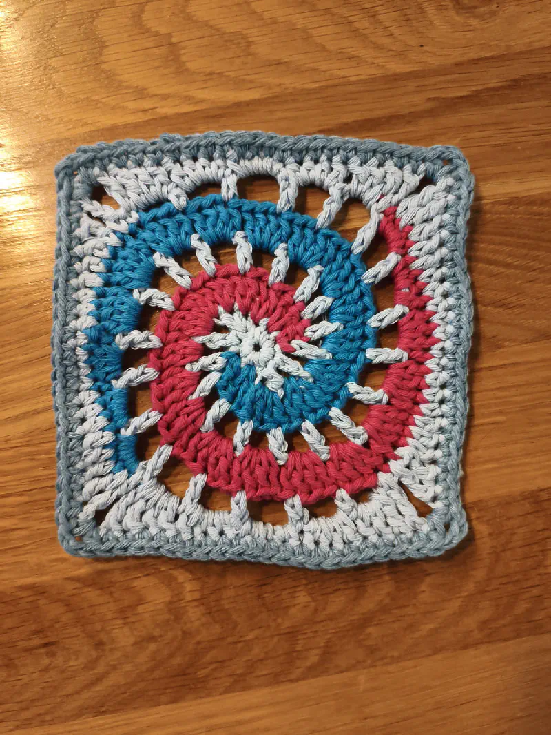 crochet granny square 'Spiral Galaxy'